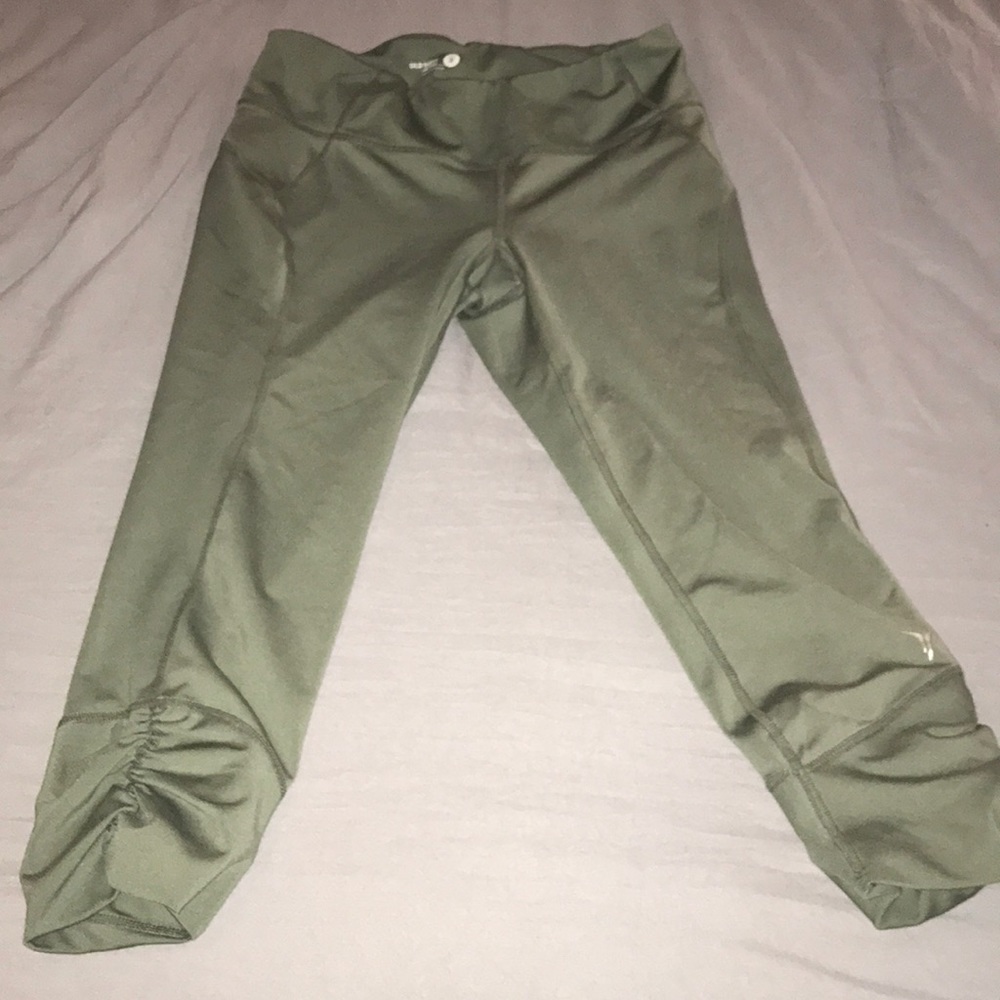 Old Navy Active Capri Pants